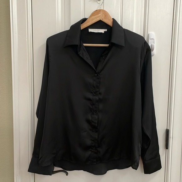 ASTR THE LABEL silky soft long sleeve black button down shirt. S - Picture 1 of 6